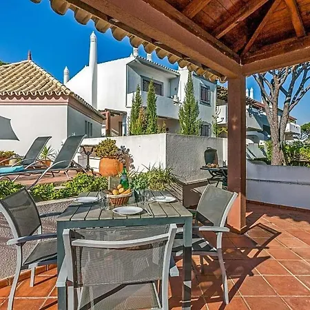 Sleeps 4 With Pool Air Con And Wifi Lägenhet