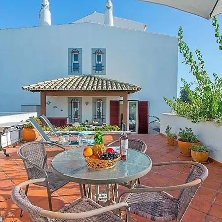 Sleeps 4 With Pool Air Con And Wifi Vilamoura
