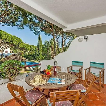Sleeps 4 With Pool Air Con And Wifi Lägenhet
